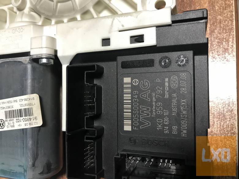 VW PASSAT CC  / jobb első ablakemelő motor 1K0 959 792 P apróhirdetés