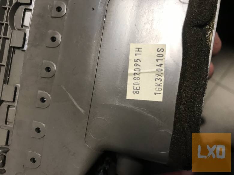 AUDI A4 B7  / középső légbefúvó 8E0 820 951 H apróhirdetés