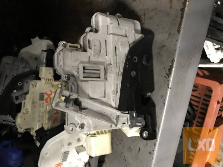 VW PASSAT B6 / jobb hátsó zár 3C4 839 016 A apróhirdetés