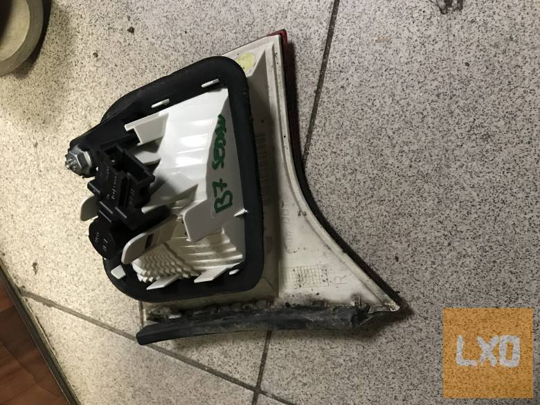 AUDI A4 B7  Sedan /  jobb hátsó belső lámpa apróhirdetés