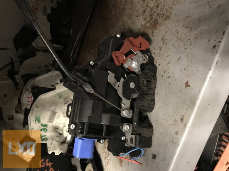 SKODA FABIA II  / jobb hátsó zár 5J0 839 016 apróhirdetés