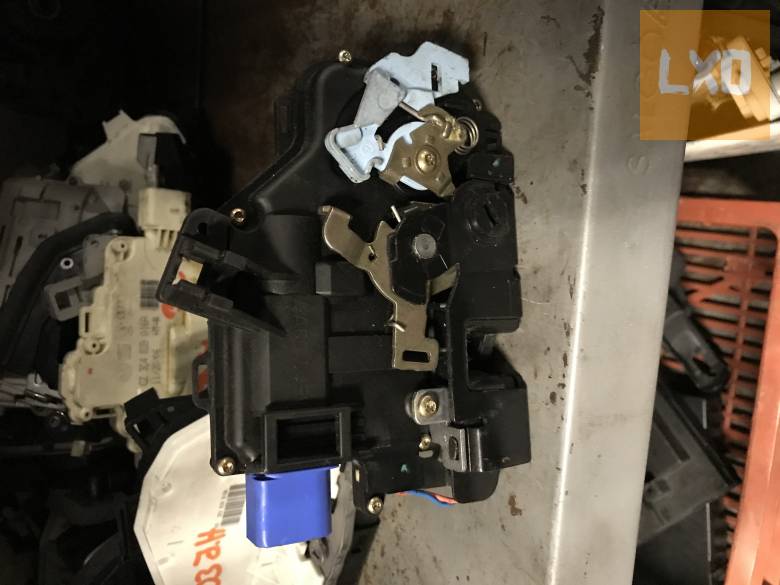 SKODA OCTAVIA II / jobb hátsó zár 7L0 839 016 apróhirdetés