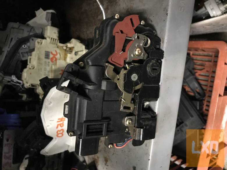 AUDI A4 B6  / jobb hátsó zár 8E0 839 016 C apróhirdetés