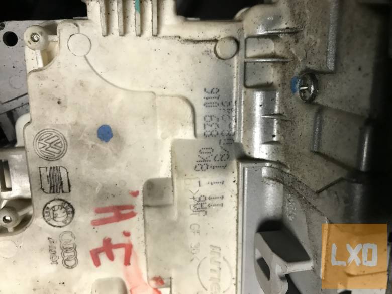 AUDI A4 B8 / jobb hátsó zár 8K0 839 016 apróhirdetés