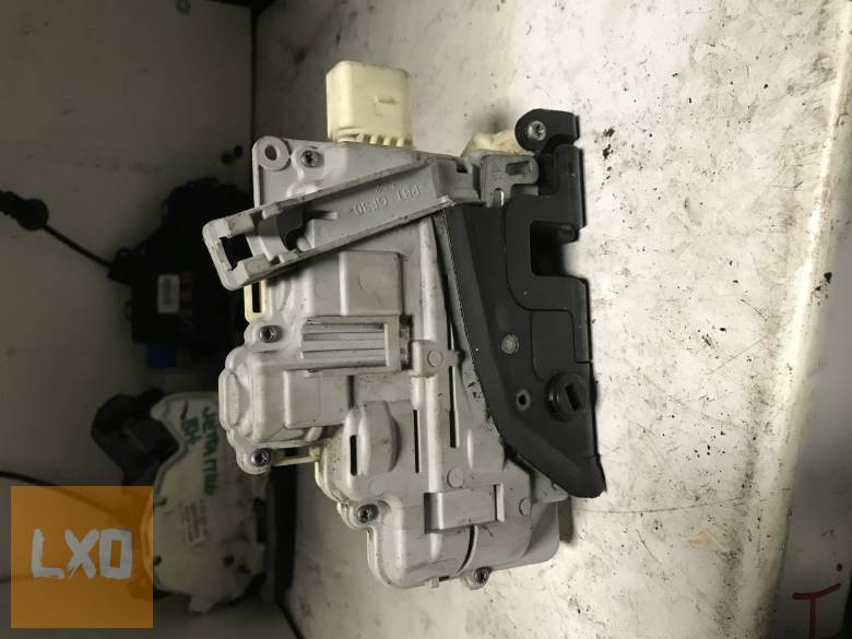 VW PASSAT B6 / bal hátsó zár 3C4 839 015 A apróhirdetés