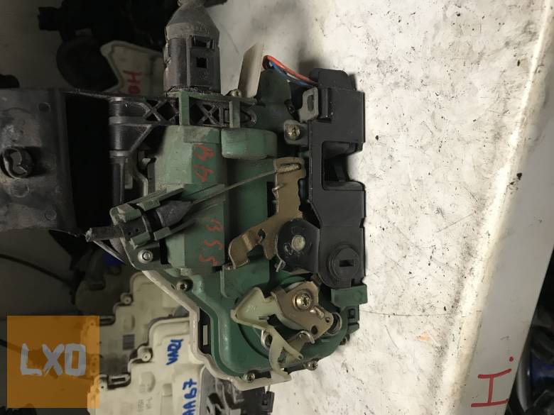 VW PASSAT B5.5 / bal hátsó zár 3B4 839 015 M apróhirdetés