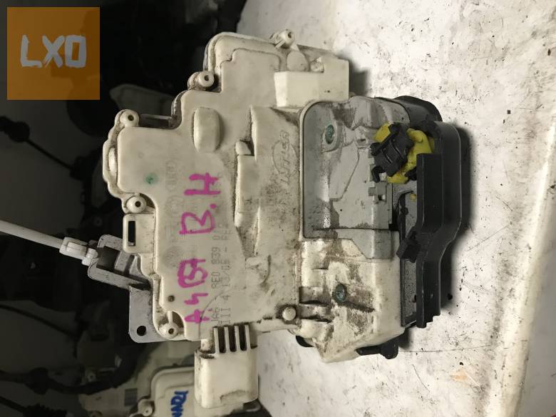 AUDI A4 B7  / bal hátsó zár 8E0 839 015 AA apróhirdetés