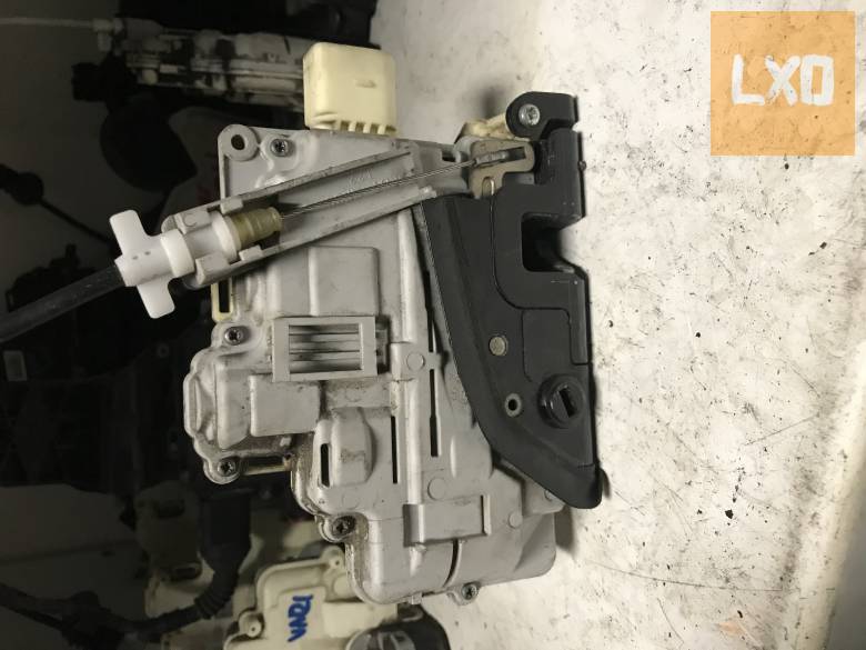 VW PASSAT B6 // bal hátsó zár 3C4 839 015 A apróhirdetés