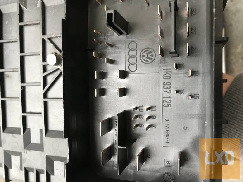 VW GOLF V 2,0 PD BKD / biztosíték tábla 1K0 937 125 apróhirdetés