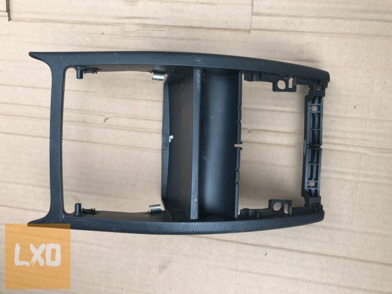 SKODA OCTAVIA II / hátsó  középkonzol keret apróhirdetés