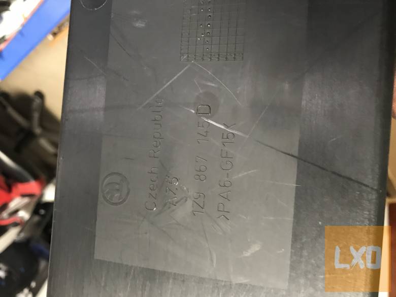 SKODA OCTAVIA II Kombi / csomagtér roló előtti tároló 1Z9 867 145 D apróhirdetés