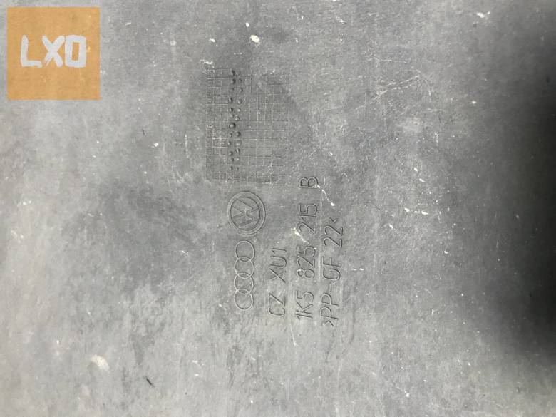 VW GOLF V 2,0 PD BKD / jobb hátsó alsó burkolat 1K5 825 215 B apróhirdetés