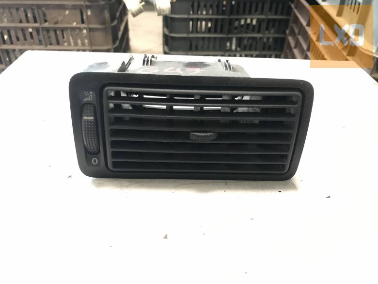 VW GOLF IV  / jobb légbefúvó apróhirdetés