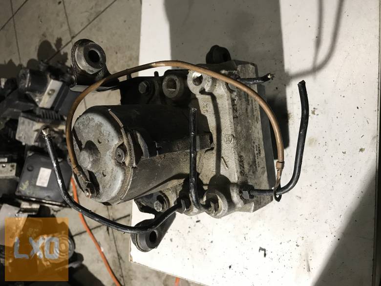 AUDI A4 B5  - ABS kocka (csatlakozó sérült) 8D0 614 111 apróhirdetés