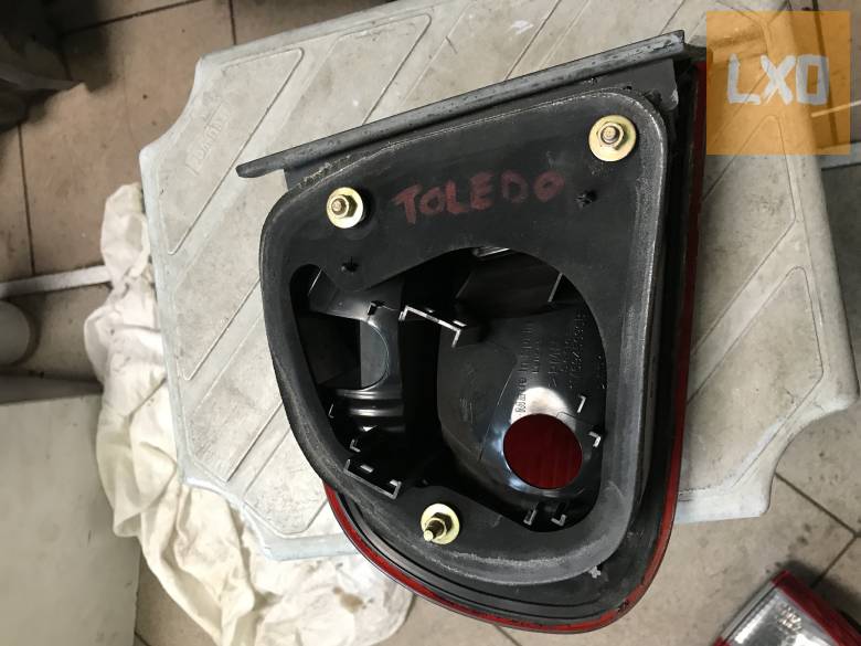 SEAT TOLEDO 1M * jobb hátsó külső lámpa apróhirdetés