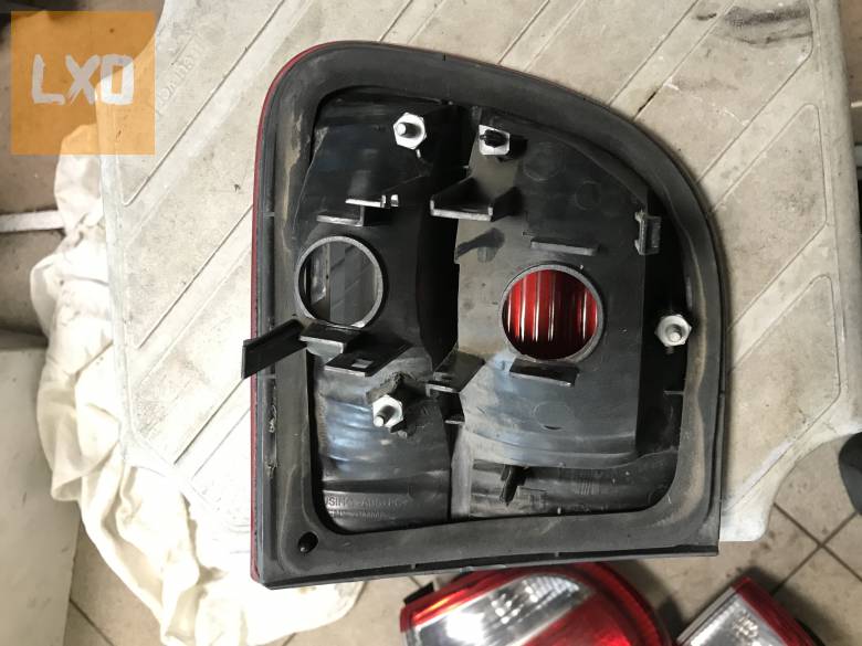 SEAT LEON 1M - jobb hátsó belső lámpa (javított) apróhirdetés