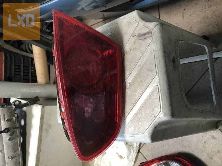 SEAT LEON 1P FL  - jobb hátsó belső lámpa  1P0 945 094 F apróhirdetés