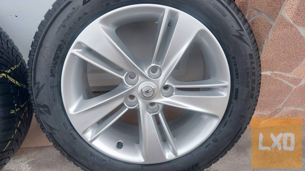 Gyári, Opel insignia 17" alufelni Téli gumi,szenzor 5x115 apróhirdetés