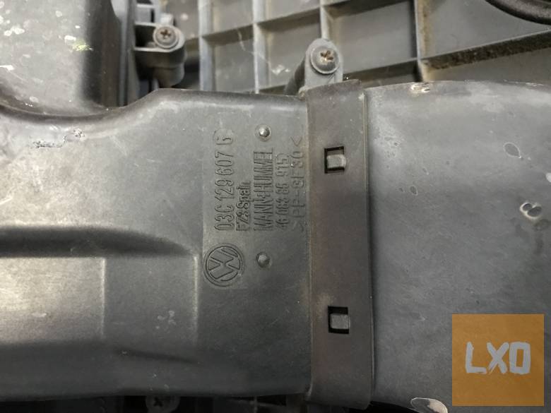 SKODA OCTAVIA II 1,6 FSI BLF - motorburkolat 03C 129 607 G apróhirdetés