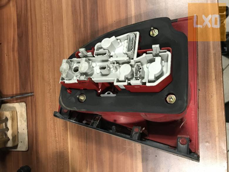 VW PASSAT B5.5 SEDAN / bal hátsó lámpa apróhirdetés