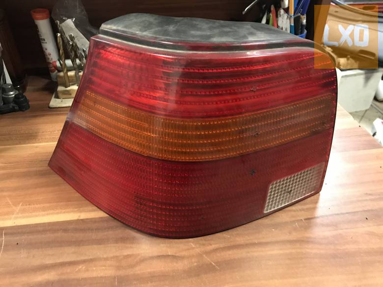 VW GOLF IV  - bal hátsó lámpa ( fülsérült) apróhirdetés