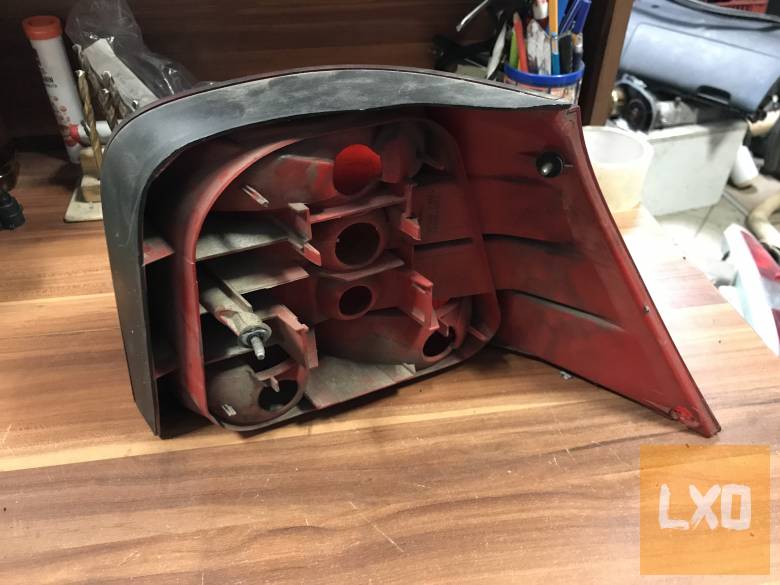 VW GOLF IV  - bal hátsó lámpa ( fülsérült) apróhirdetés