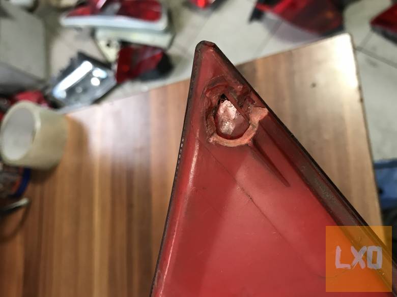 VW GOLF IV  - bal hátsó lámpa ( fülsérült) apróhirdetés