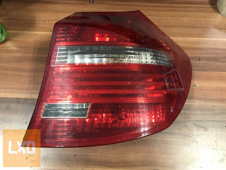 BMW E81  - jobb hátsó lámpa apróhirdetés