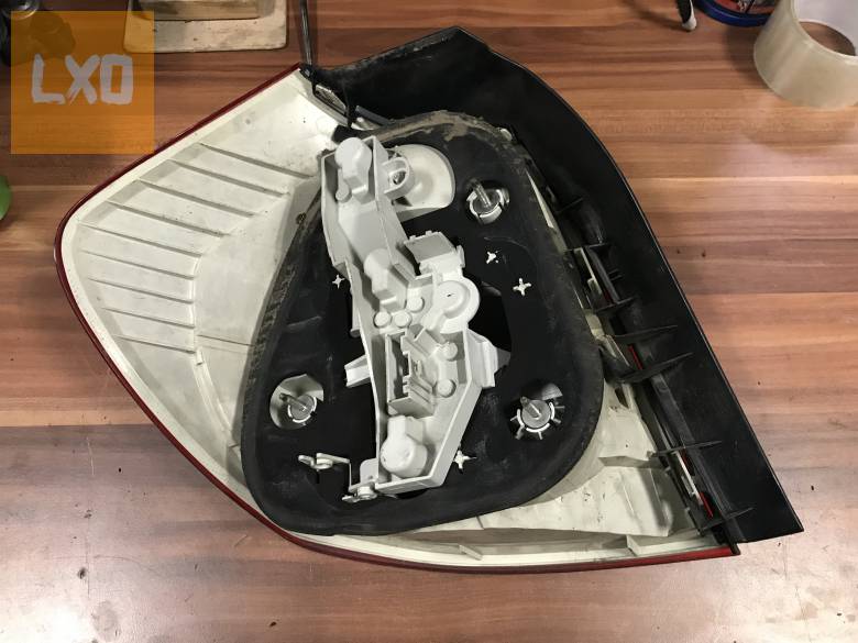 BMW E81  - jobb hátsó lámpa apróhirdetés