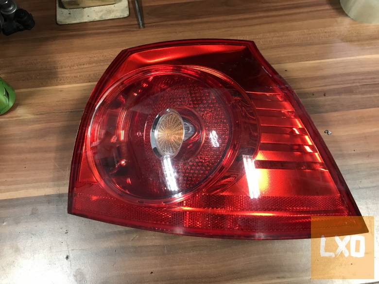 VW GOLF V -- jobb hátsó lámpa apróhirdetés