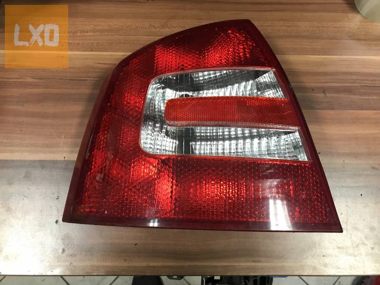 SKODA OCTAVIA II ( 5 ajtós) - bal hátsó lámpa apróhirdetés