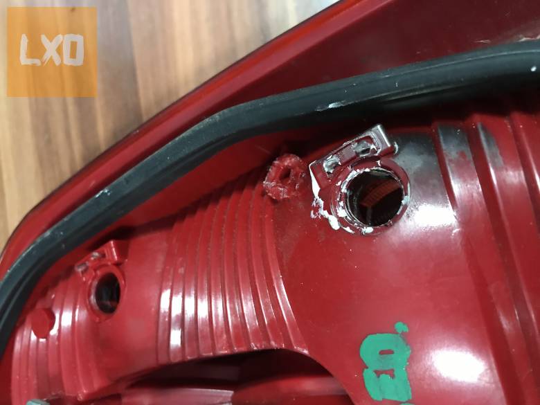 SKODA OCTAVIA II ( 5 ajtós) - bal hátsó lámpa apróhirdetés