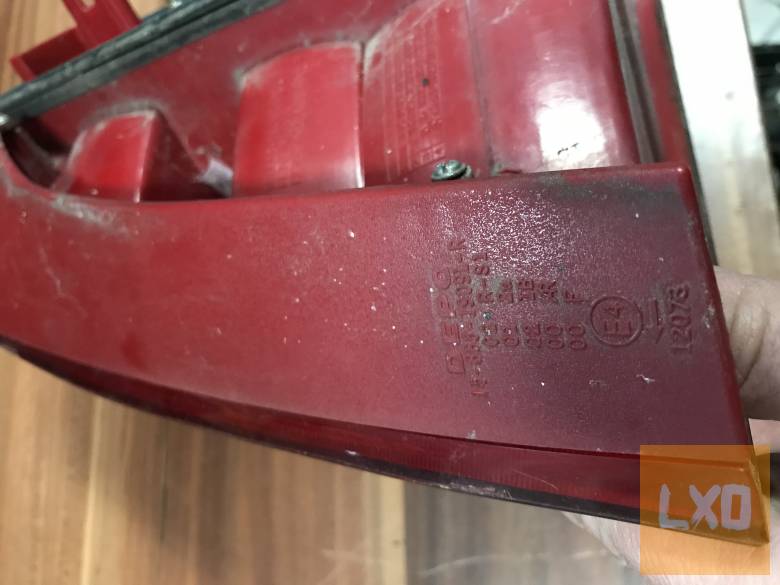 SKODA OCTAVIA II ( 5 ajtós) - bal hátsó lámpa apróhirdetés