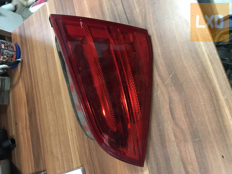 AUDI A4 B8 Avant  -  jobb hátsó belső lámpa apróhirdetés