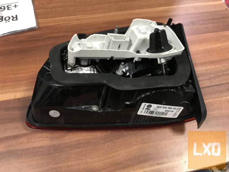 VW GOLF VII  -  bal hátsó belső lámpa  5G0 945 093 AE apróhirdetés
