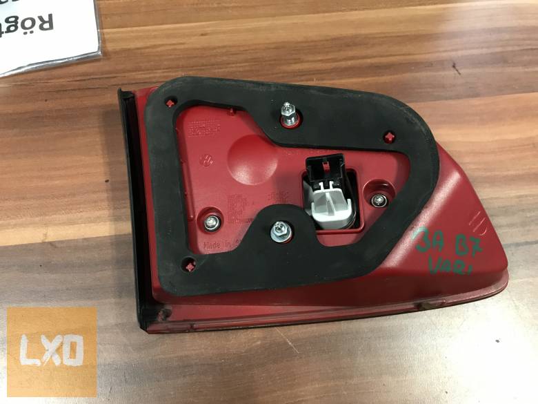 VW PASSAT B7 VARIANT - jobb hátsó belső lámpa (LEDES) apróhirdetés