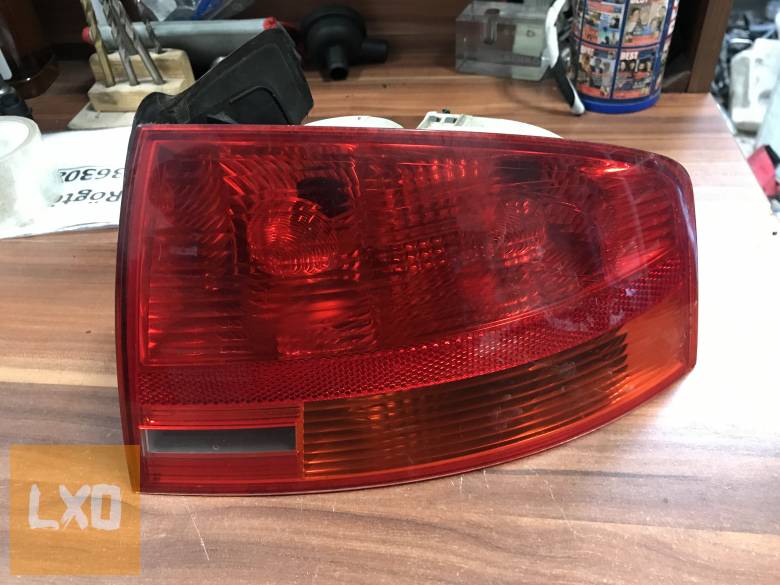 AUDI A4 B7 SEDAN - jobb hátsó külső lámpa apróhirdetés
