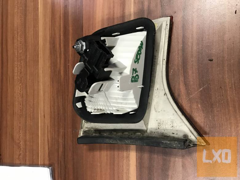 AUDI A4 B7 SEDAN - jobb hátsó belső lámpa apróhirdetés