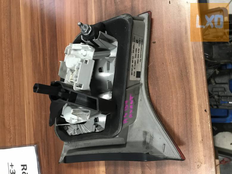 AUDI A4 B7 Avant - jobb hátsó belső lámpa apróhirdetés