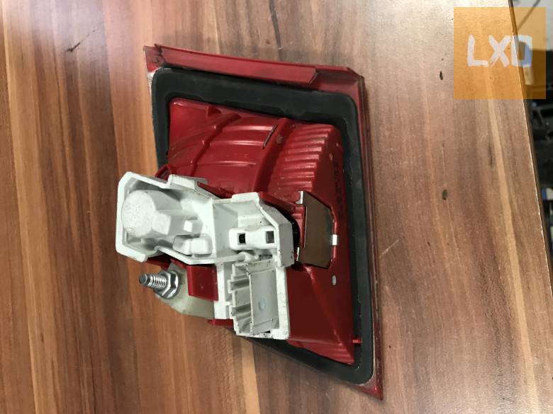 AUDI A3 8P ( 5 ajtós) bal hátsó belső lámpa  8P4 945 093 B apróhirdetés