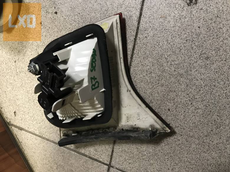 AUDI A4 B7 Sedan -- jobb hátsó belső lámpa apróhirdetés