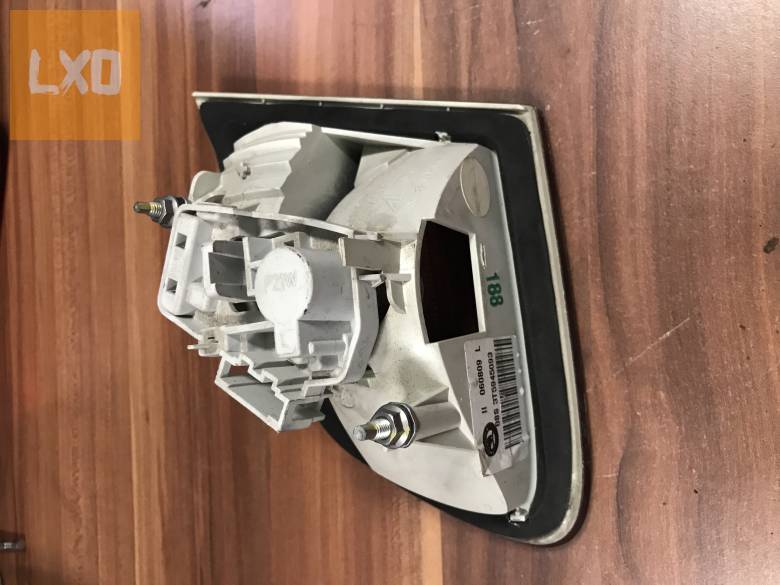 SKODA SUPERB 3T SEDAN / bal hátsó belső lámpa apróhirdetés