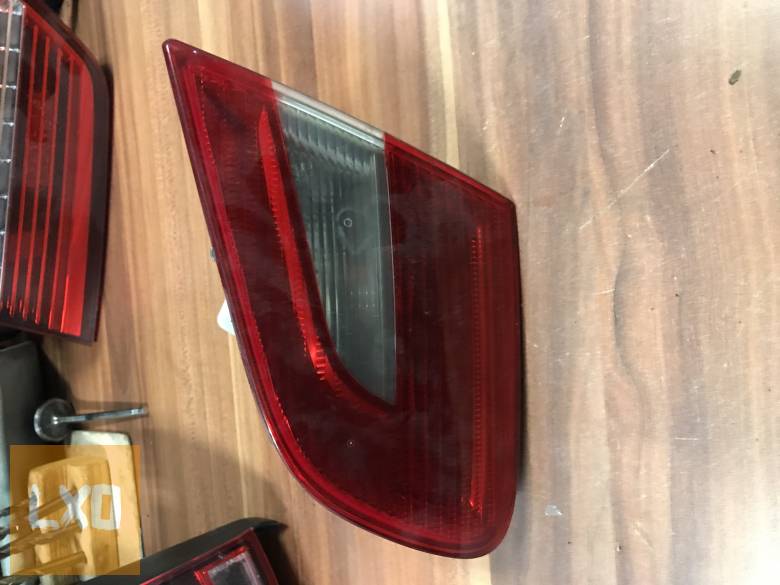 SKODA SUPERB 3T SEDAN / jobb hátsó belső lámpa 3T5 945 094 apróhirdetés