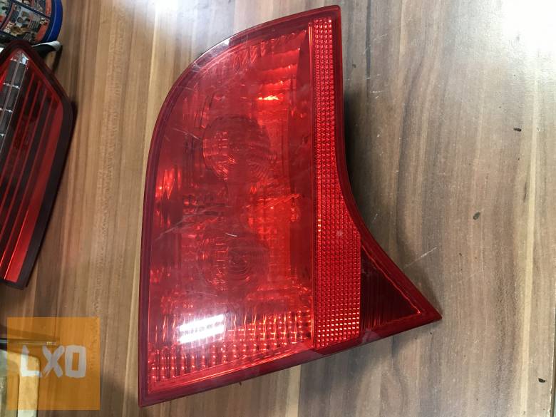 AUDI A4 B7 AVANT / bal hátsó belső lámpa apróhirdetés