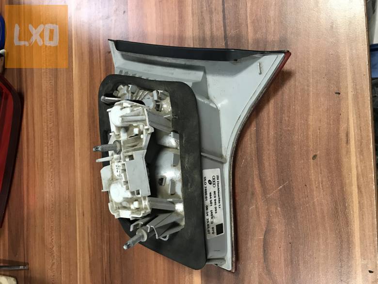 AUDI A4 B7 AVANT / bal hátsó belső lámpa apróhirdetés
