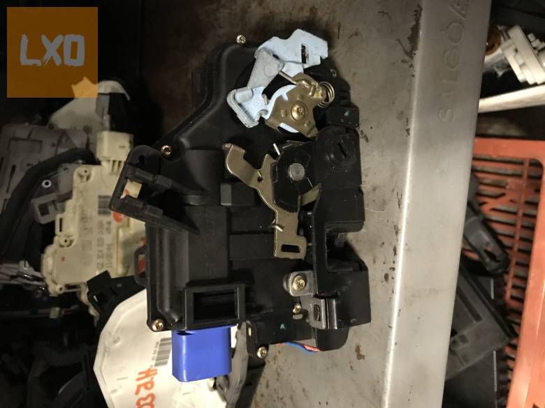 SKODA OCTAVIA II  - jobb hátsó zár 7L0 839 016 apróhirdetés