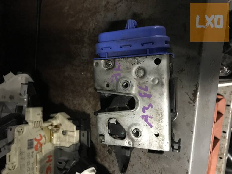 AUDI A3  8L  - jobb hátsó zár 8D0 839 016 A apróhirdetés