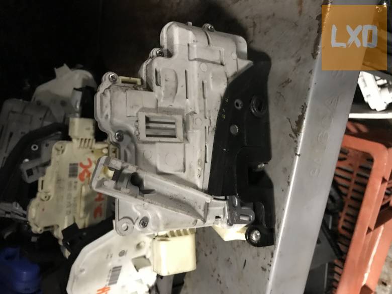 VW PASSAT B6  / jobb hátsó ajtózár 3C4 839 016 A apróhirdetés