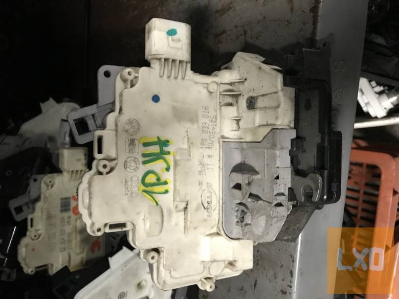 SEAT LEON 1P - jobb hátsó zár 1P0 839 016 apróhirdetés