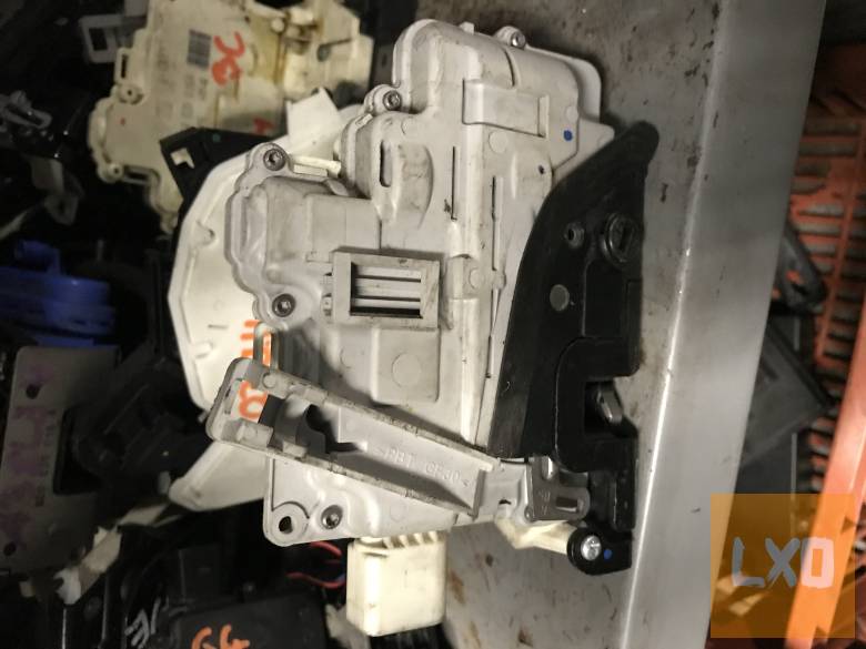 VW PASSAT B6 VARIANT - jobb hátsó ajtózár 3C4 839 016 A apróhirdetés